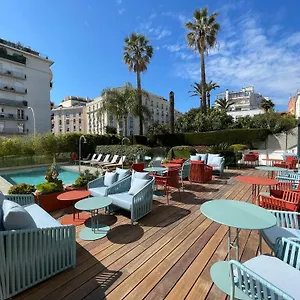 Le Canberra Hotel