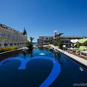 3.14 Hotel